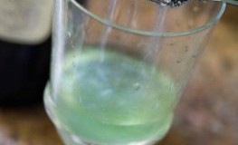 Absinth trinken - das französische Ritual mit Zucker