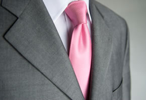 Anzug mit Krawatte