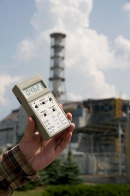 Atomkraftwerk in Tschernobyl - Geigerzähler misst die Radioaktivität