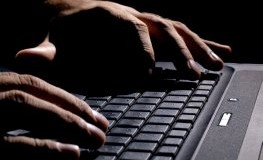 Cyberwar: ein Hacker bei der Arbeit