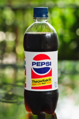 Das neue Retro-Getränk Pepsi Throwback mit Zucker