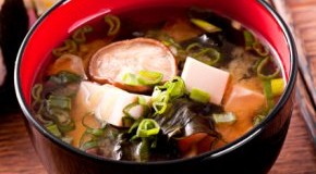 Die klassische Miso-Suppe mit Pilzen