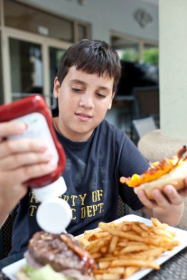 Falsche Ernährung (Fastfood) führt bei Kindern zu Adipositas