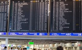 Fluglotsenstreik - Passagiere die auf ihren Abflug warten