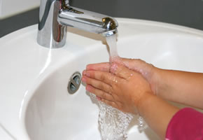 Hygienehysterie: Händewäsche bei Kindern