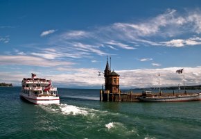 Hafenausfahrt mit Schiff Konstanz