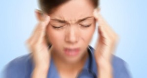 Eine Migräne kann sehr starke und heftige Kopfschmerzen auslösen.