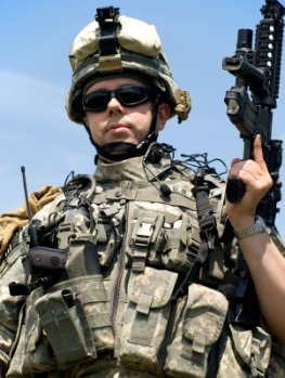 High-Tech-Soldat:  Nanochips kontrollieren die Gesundheit der Soldaten