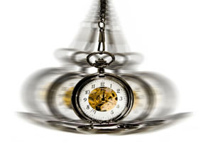 Hypnose, eine Uhr pendelt