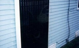 Installierte Solar-Heating-Unit an der Hauswand