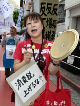 Anti-Atomkraftwerk Demo in Japan - Japaner gehen auf die Strasse