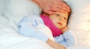 Kinderkrankheiten: Kleines Mädchen hat Fieber