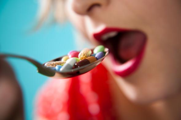 Statt gesund zu essen, werden Vitamine und Mineralstoffe über Tabletten und Pulver eingenommen.