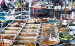 Keime - Lebensmittel im Urlaub auf einem Markt