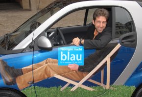 Kampagne "Tübingen macht blau" - Boris Palmer unterwegs im Smart Micro-Hybrid-Drive