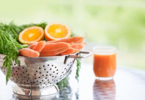 Karotten und Orangen - Obst und Gemüse täglich zu sich nehmen