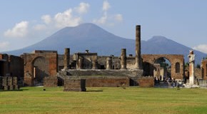 Pompeji und im Hintergrund der Vesuv