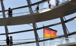 Reichstagskuppel - Besucher im Reichstag