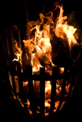 Feuerkorb für den Garten - das Feuer erzeugt angenehme Wärme