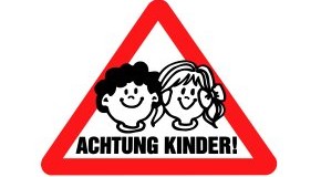 Schulwegsicherheit: Verkehrsschild "Achtung Kinder"