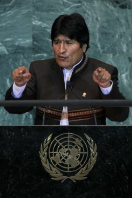 Der bolivianische Staatspräsident Evo Morales spricht vor den Vereinten Nationen. Er macht sich stark für die legalisierung von Kokaanbau.