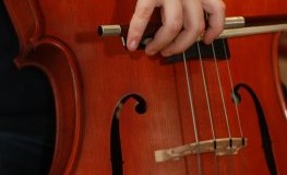 Streichinstrument: Bogenhaltung beim Cello