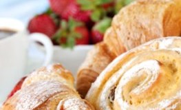 Süße Stückchen und Teilchen aus der Bäckerei enthalten jede Menge Kalorien und Fett.