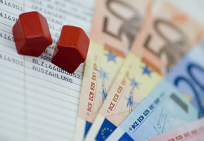 Die Umkehrhypothek eine Immobilienrente sorgt für Bargeld im Alter