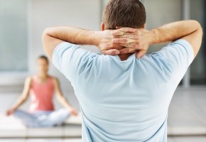 Yoga unterstützt den Entgiftungsprozess bei einer Fastenkur