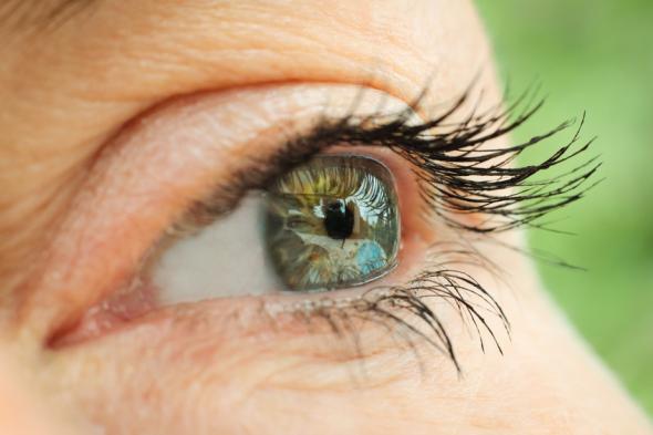Magnesium kann bei zucken in den Augenlidern helfen.