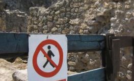 Zutritt verboten - Große Teile der antiken Anlagen in Pompeji können von Besuchern wegen Einsturzgefahr nicht betreten werden.
